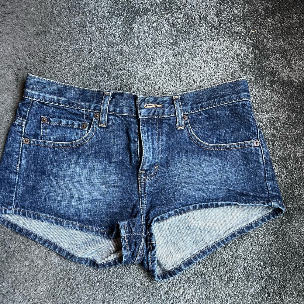 Levi’s short shorts